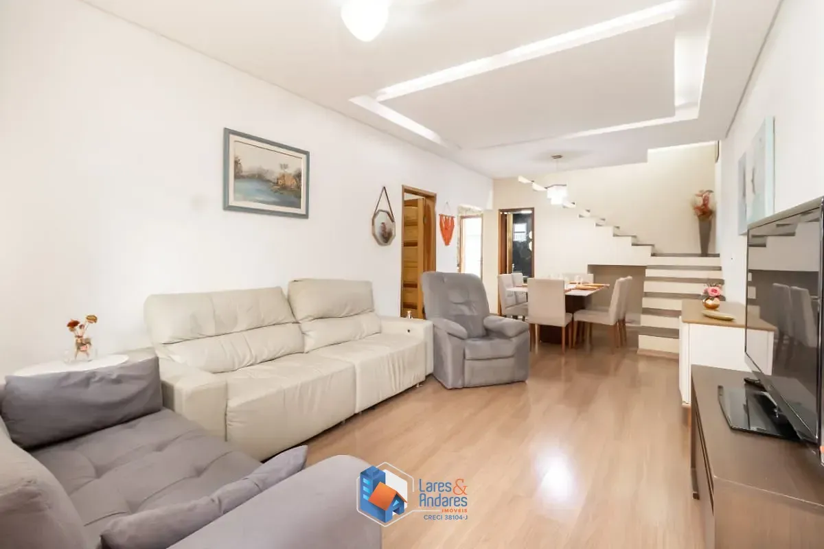 Foto do imóvel Sobrado para venda em Vila do Encontro com 5 quartos, sendo 1 suíte, 288m² em Rua das Rolinhas