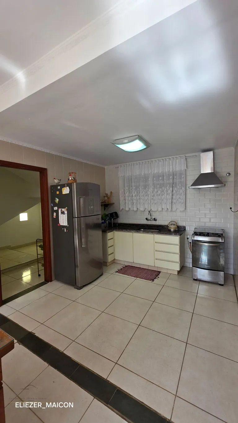 Imagem Casa a venda, aprox, 1 km do centro 3 quartos em Poços de Caldas MG
