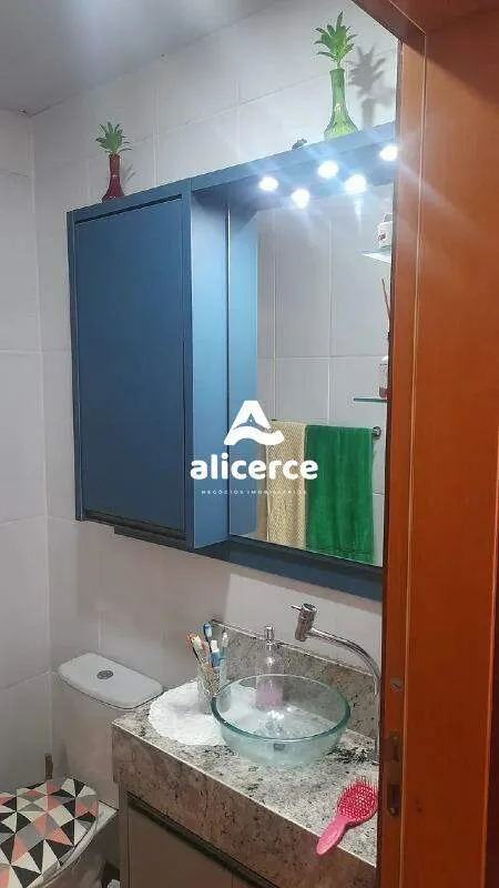 Imagem Apartamento com 2 quartos e sacada com churrasqueira - Forquilhinhas, São José/SC