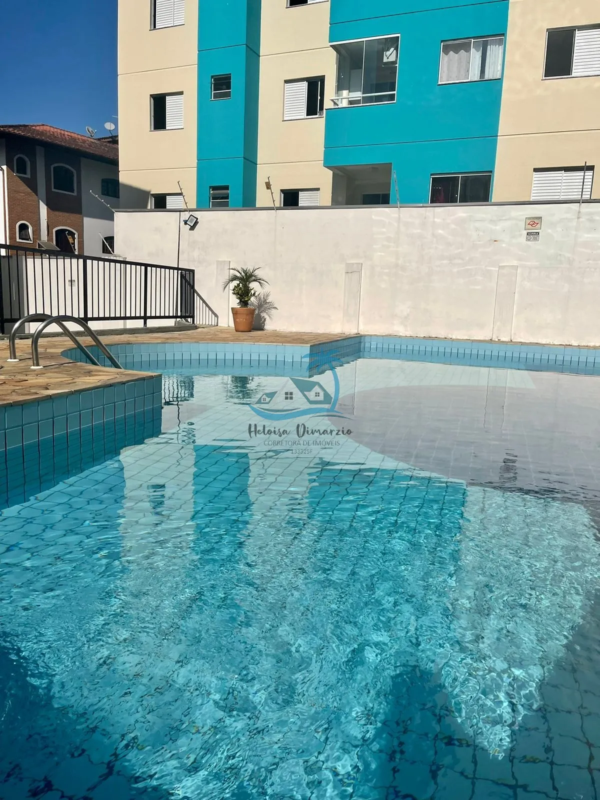 Imagem Apartamento triplex com 3 dormitórios à venda no Itaguá em Ubatuba