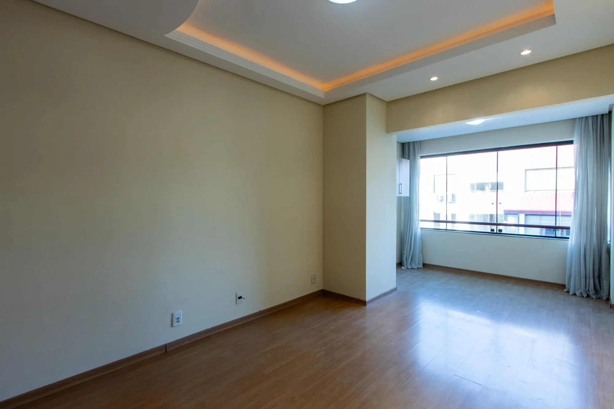 Imagem COBERTURA 2 QUARTOS, 2 VAGAS INDIVIDUAIS ESCRITURADAS, ELEVADOR - BAIRRO SANTO ANTONIO