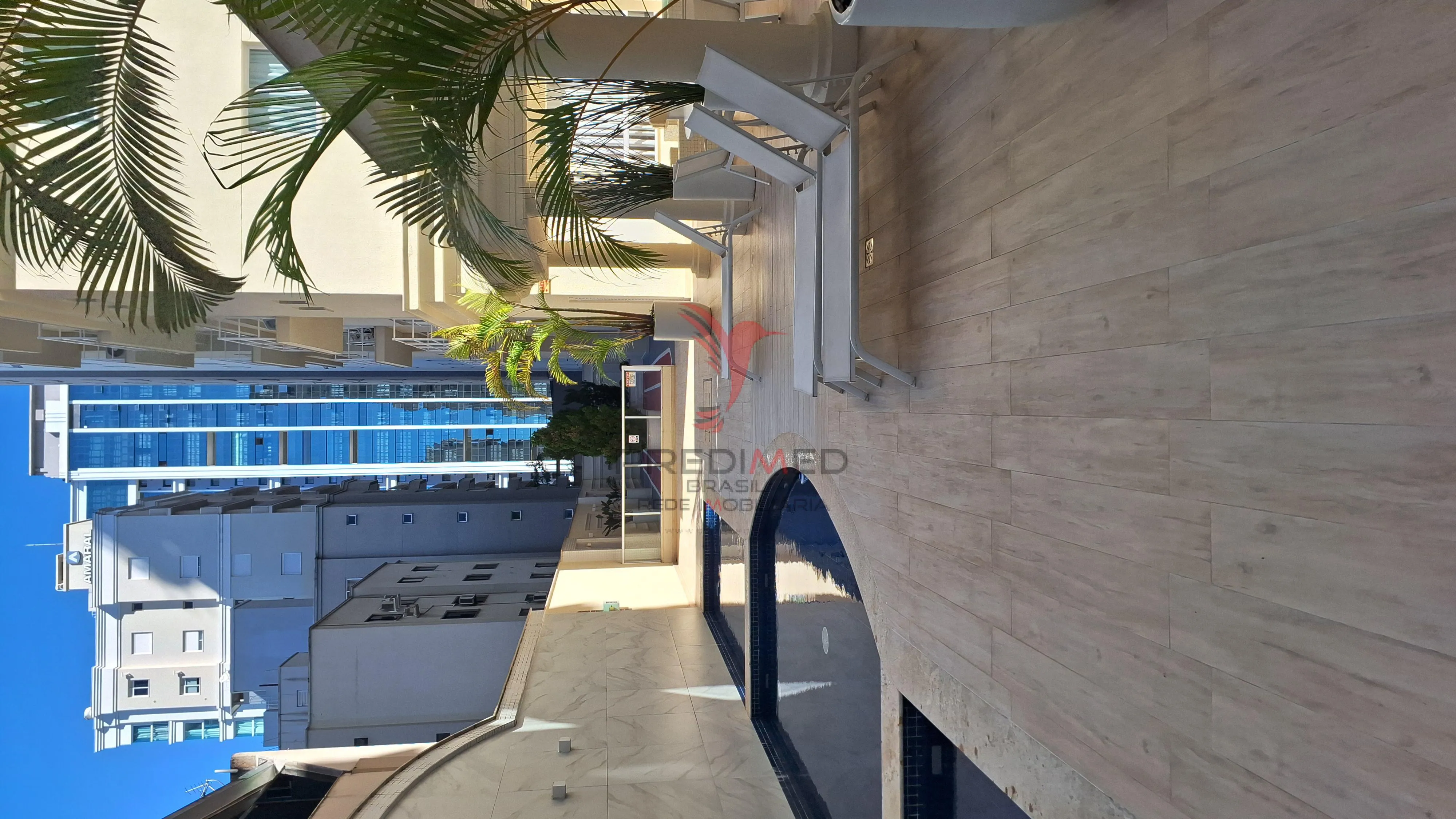 Imagem Apartamento alto padrão na meia praia