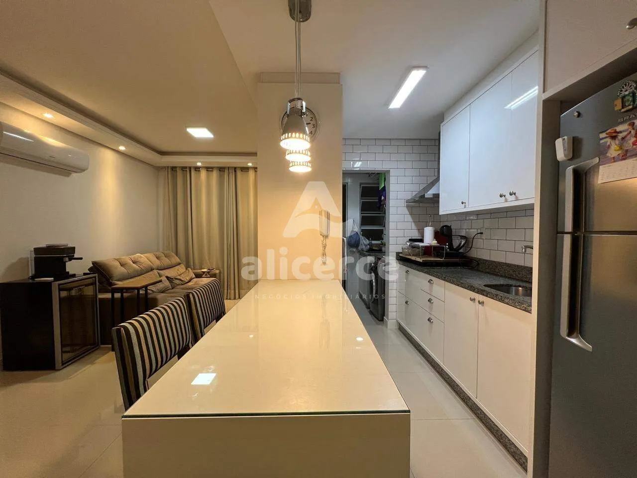 Imagem Apartamento à venda com 2 quartos 2 suítes, 80,29m² em Agronômica Florianópolis