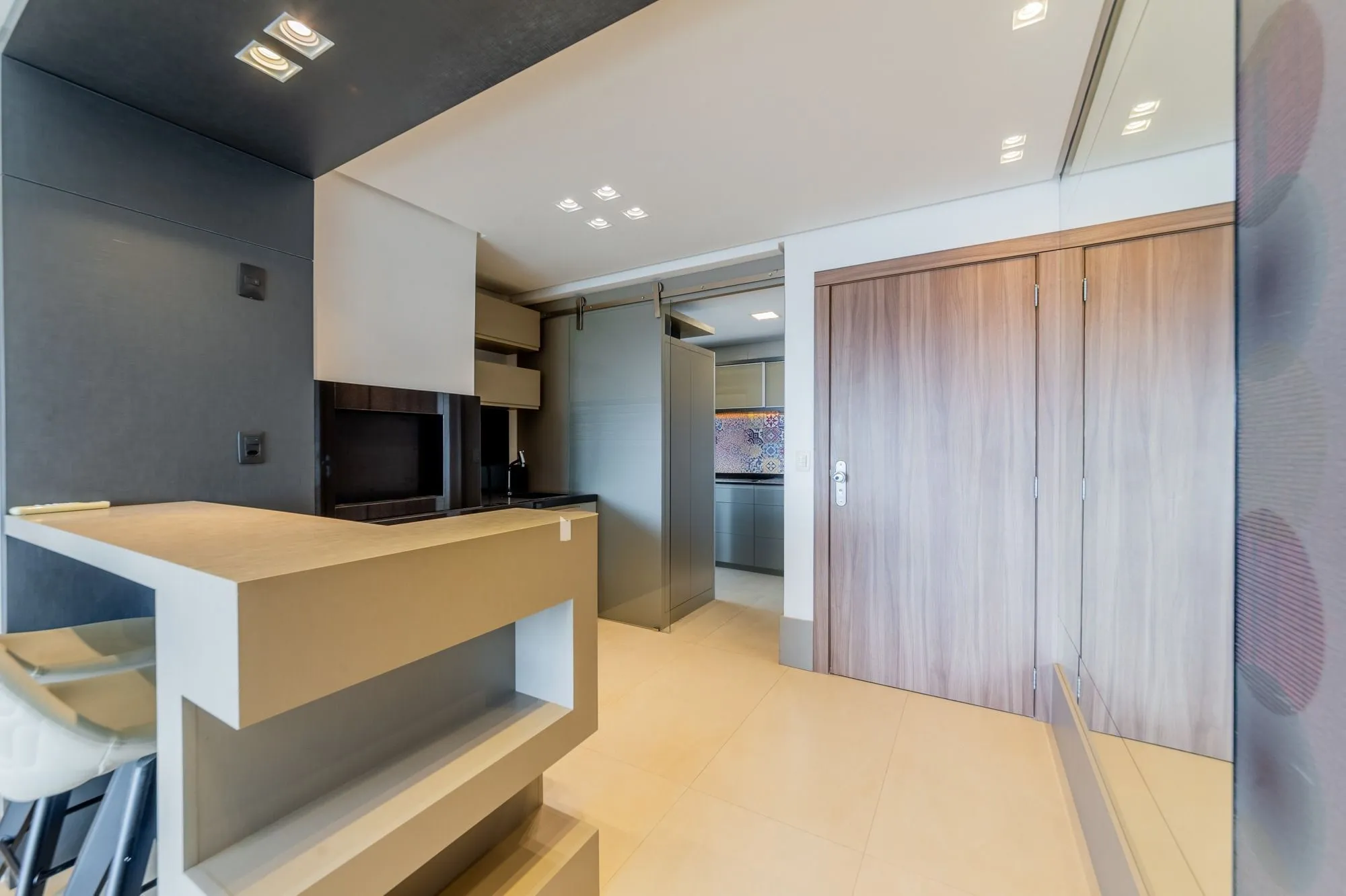 Imagem Apartamento semimobiliado, com 94m privativos, 2 suites e 3 vagas de garagem