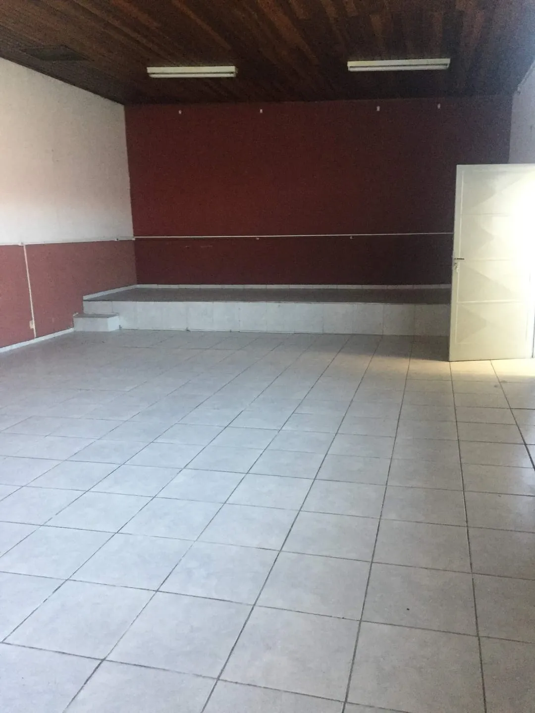 Imagem Comercial à venda 2 Quartos, 4 Vagas, 300M², Jardim Rosely, Pindamonhangaba - SP