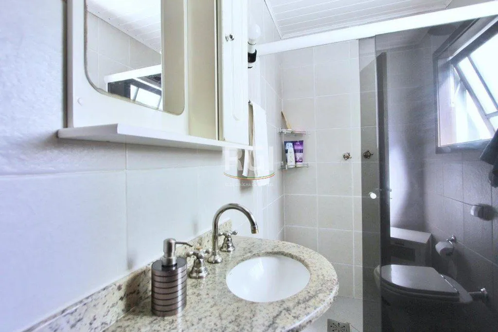 Imagem Casa para Venda - 260m², 5 dormitórios, sendo 2 suites, 4 vagas - Teresópolis
