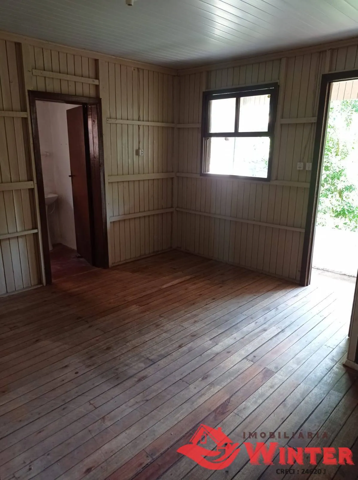 Imagem Casa de madeira de 3 quartos em Vale Real.