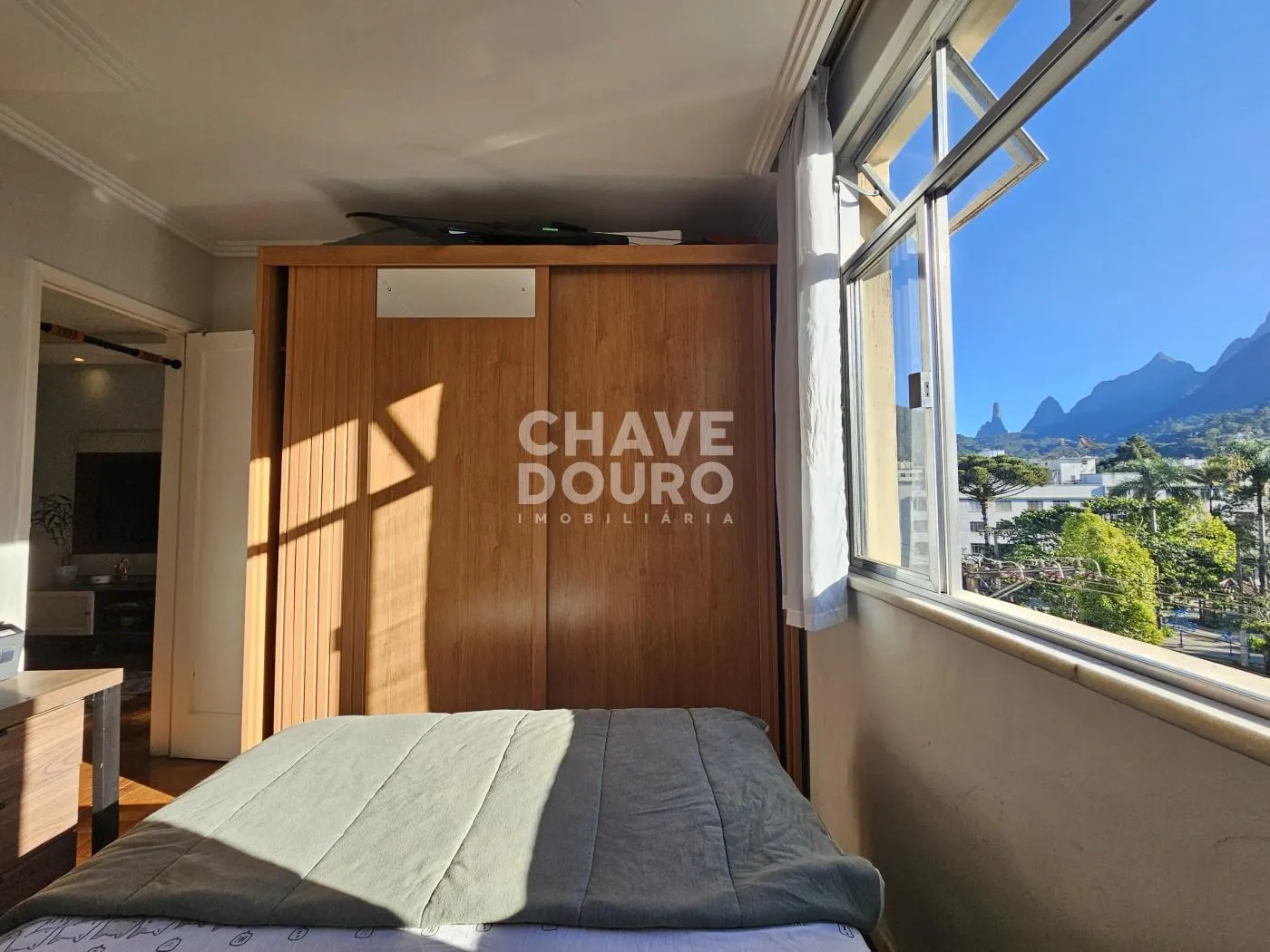 Imagem Apartamento reformado em frente a faculdade UNIFESO no Alto!