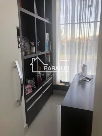 Imagem Casa em Condomínio à venda em Villa dos Inglezes com 314m² 3 suítes, 4 vagas