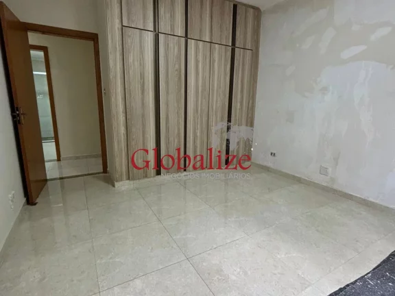Imagem Apartamento à venda com 300m², 4 qurtos, 1 suíte, dependência, vista mar por R$1.320.000,00 no Gonzaga em Santos