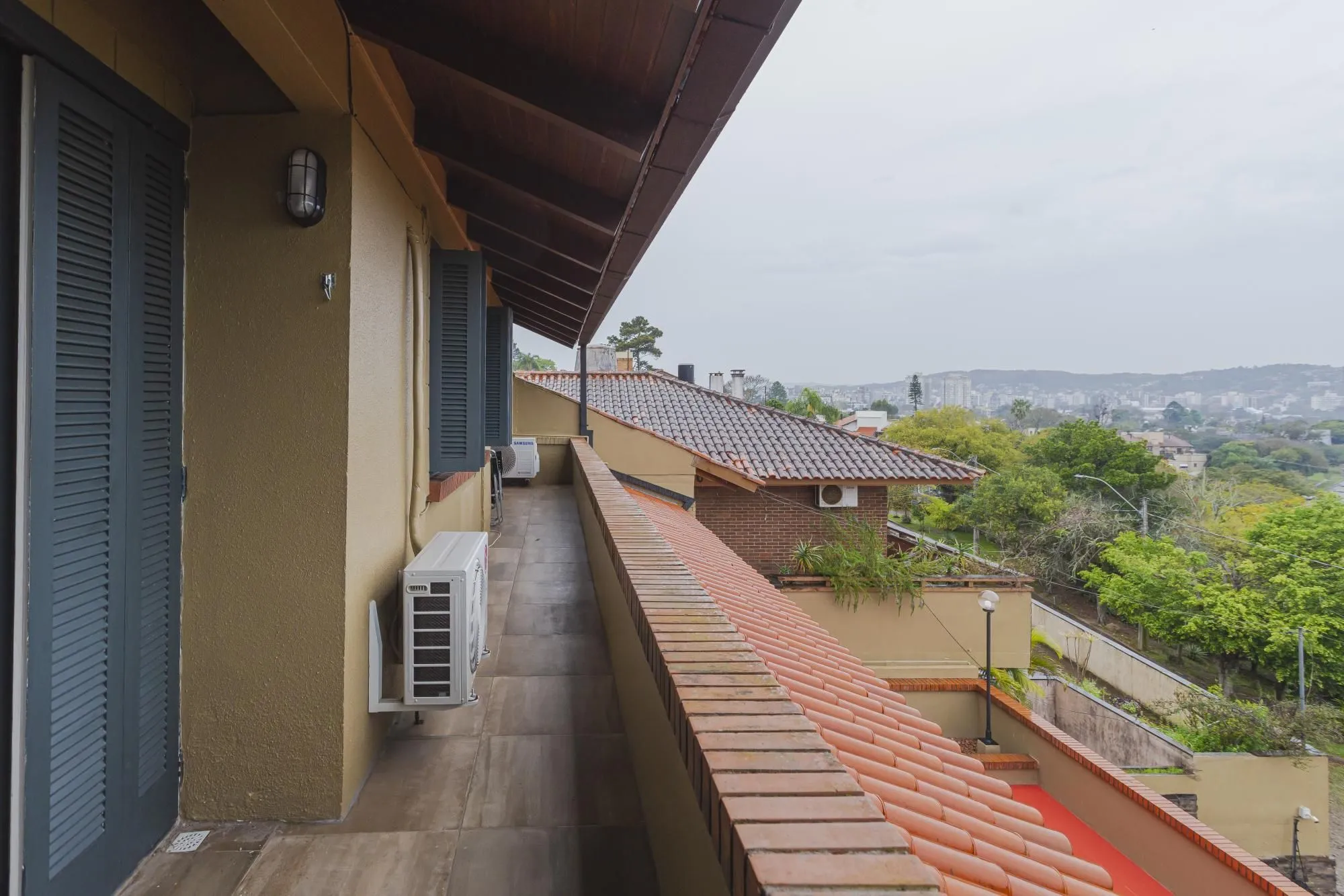 Imagem Casa semi-mobiliada na Vila Assunção com vista deslumbrante para o Guaíba e Veleiros do Sul