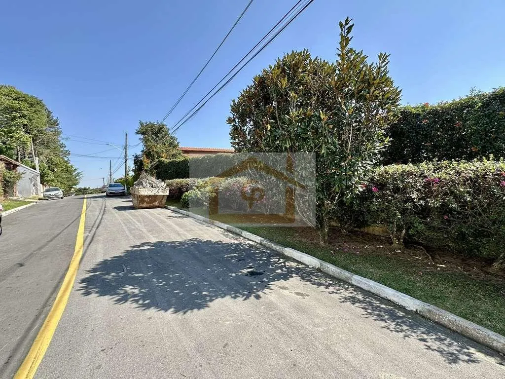 Imagem Rústica, TÉRREA em 4 lotes (1.880m²), 5 dormitórios / 3 suítes, piscina!