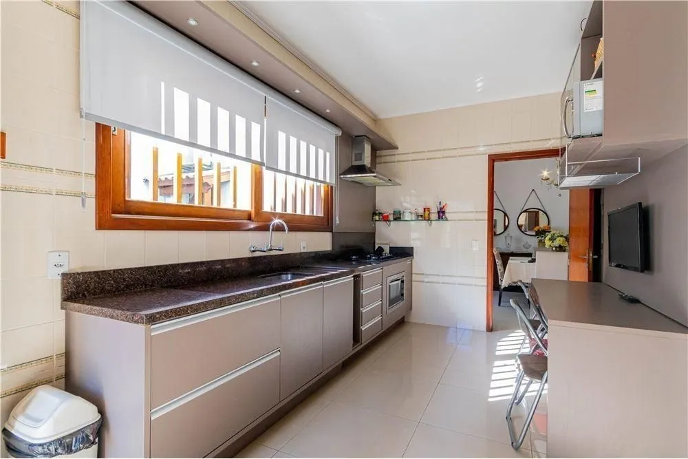 Imagem Ampla casa com 3 Dormitórios e Pátio Próximo a Adda Mascarenhas