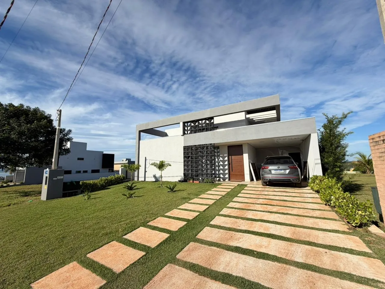 Imagem Casa mobiliada à venda no Riviera de Santa Cristina XIII, Setor Marina, com piscina e energia fotovoltaica
