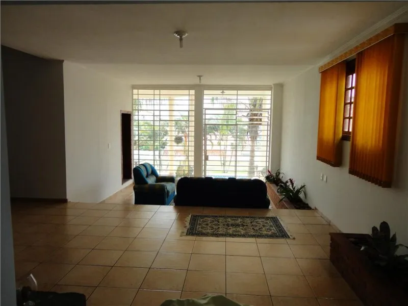 Imagem Imperdível oportunidade: Casa à venda em Valinhos-SP, Jardim Europa, 3 quartos, 1 suíte, 2 salas, 4 banheiros, 2 vagas, 330m².
