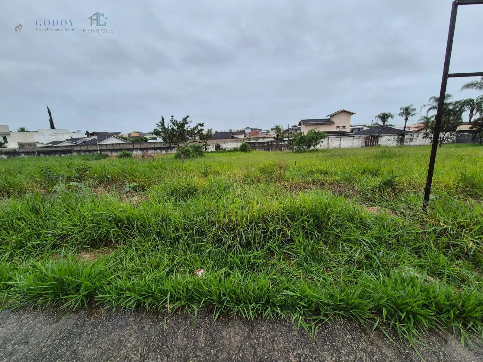 Imagem Terreno Comercial Exclusivo no Condomínio Real Ville de 850m2.