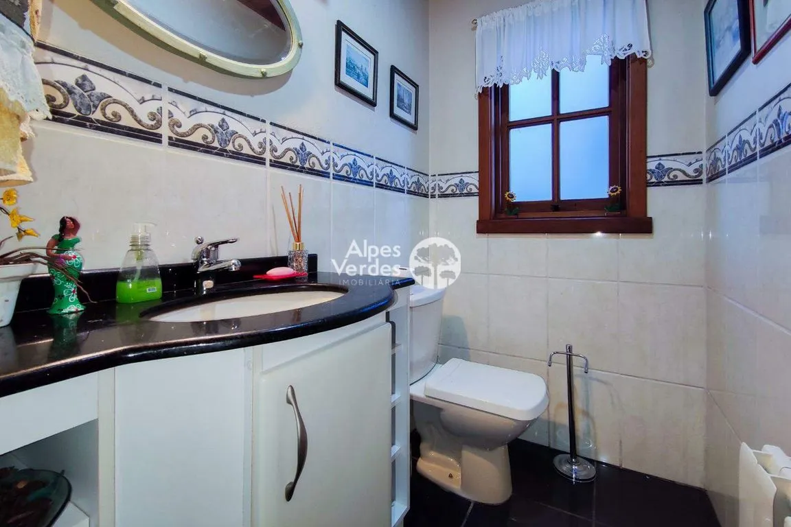 Imagem Vende-se Casa no Quinta da Serra, com 04 dormitórios