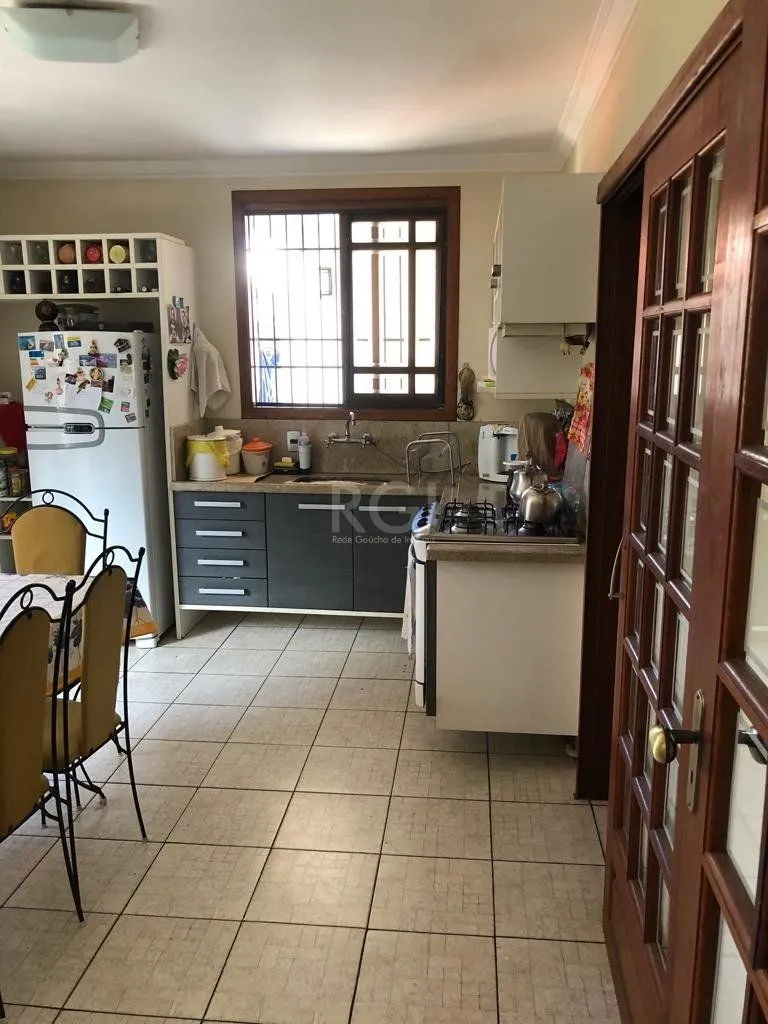 Imagem Casa para Venda - 225.91m², 4 dormitórios, sendo 2 suites, 1 vaga - Nonoai