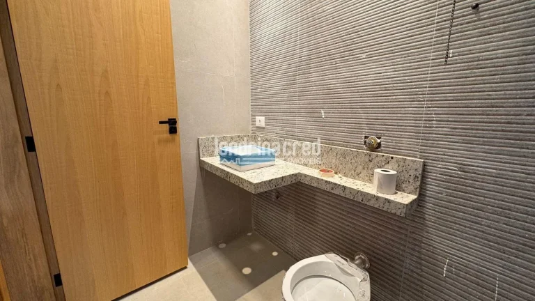 Imagem **Casa à venda no Condomínio Morada das Flores com 3 dormitórios, 1 suíte, banheiro social, 2 vagas de garagem e 85m² construídos em terreno de 125m²**