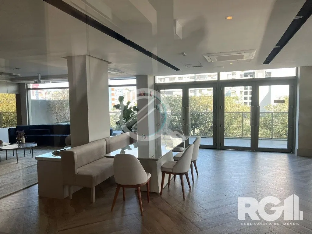 Imagem Apartamento com 143 m² privativos, possui 3 suítes, (sendo 1 máster), living, cozinha, dependênc...
