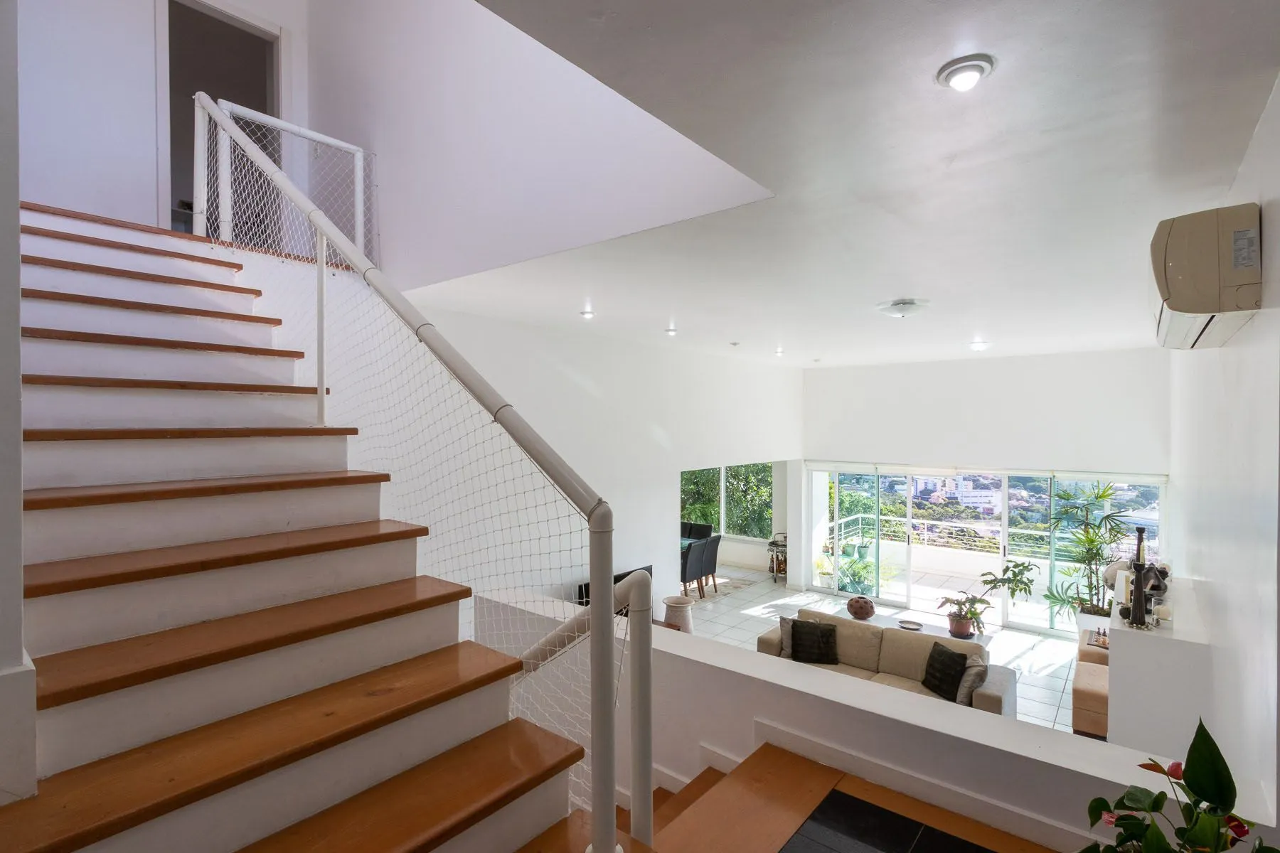 Imagem Casa para Venda - 470m², 3 dormitórios, sendo 1 suites, 6 vagas - Nonoai