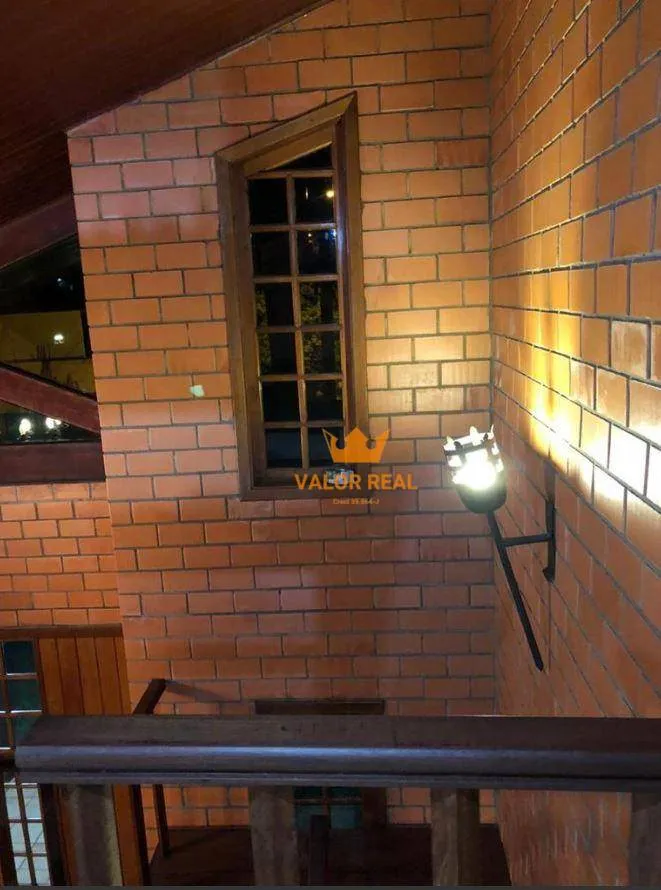 Imagem Charmosa Residência no Condomínio Tereza Cristina, com AT 1.000 m2 e AC 244 m2, 3 Dorm, 1 Suite Master, R$ 2.460 Mio.