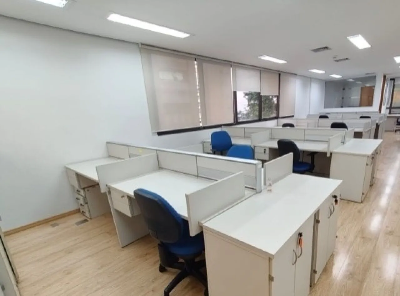 Imagem Sala comercial com 251m², para locação, com salas e vão livre, 6 vagas, na Vila Olímpia