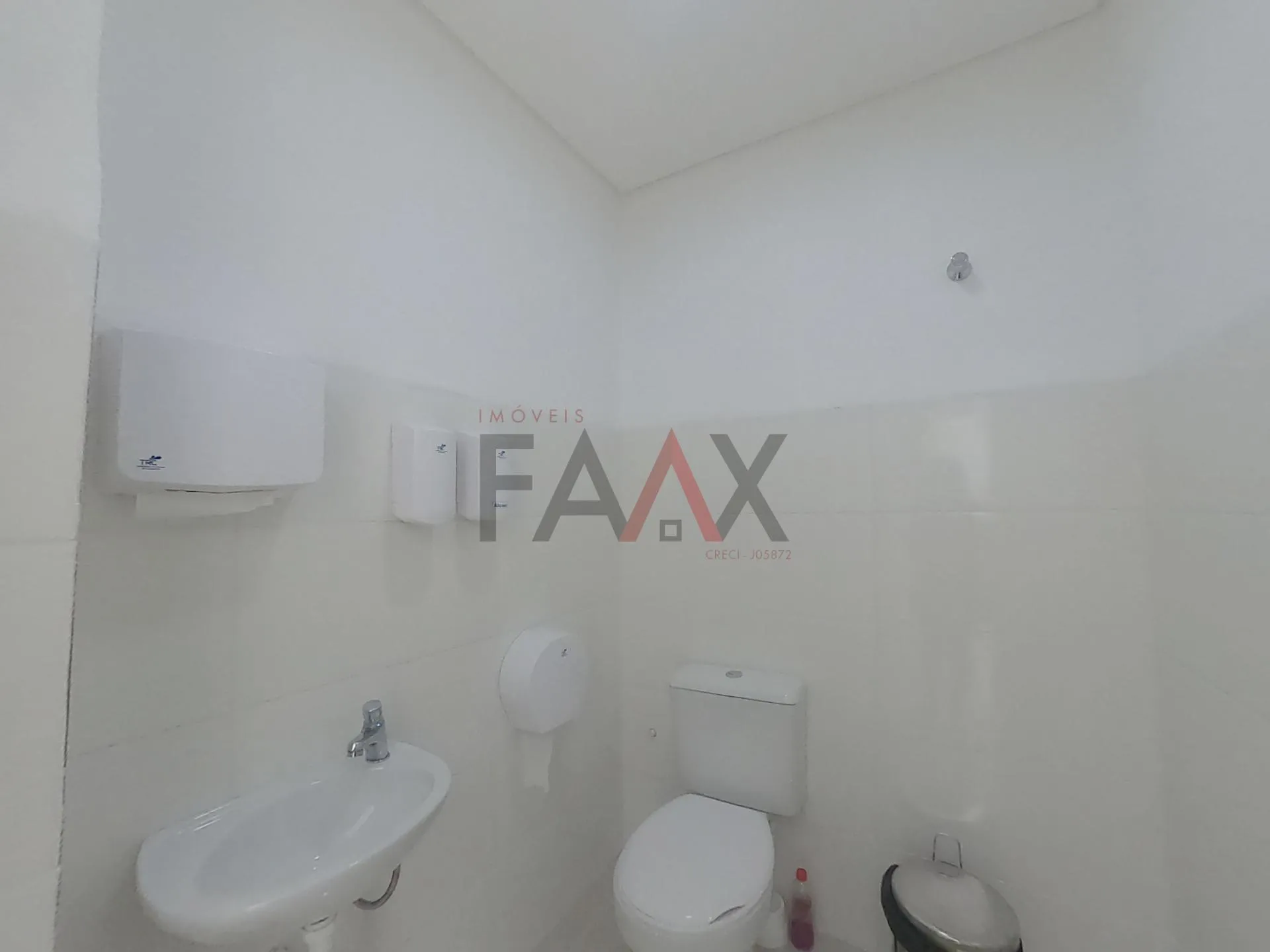 Imagem Sala Comercial no centro próximo do Hospital Santa Tereza e de Igrejas e comerci