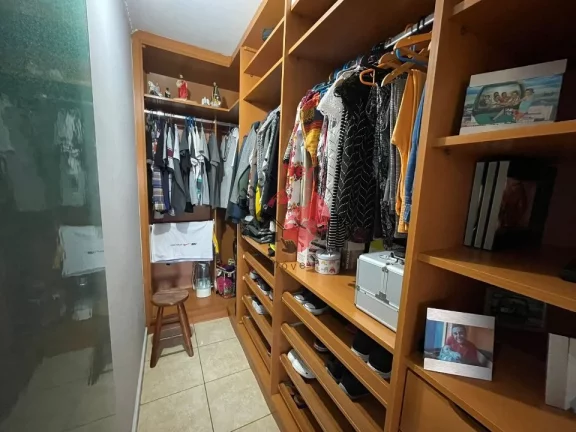 Imagem Sobrado estudo permuta sobrado , 2 Dorms c suite , varanda , quintal c churrasq , Edicula 1 dorms , 2 vagas , bairro Parque Novo Oratório, Santo André