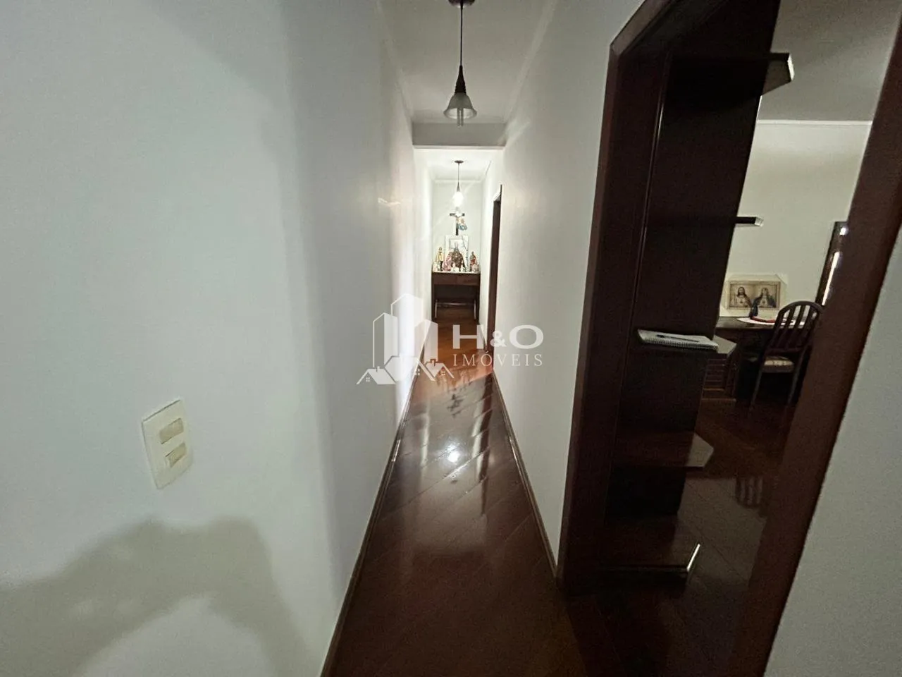 Imagem Sobrado Alto Padrão com 3 Dormitórios, 1 Suíte, 6 Vagas, Quintal Amplo e Espaço Multifuncional - Cidade Líder - R$ 1.500.000