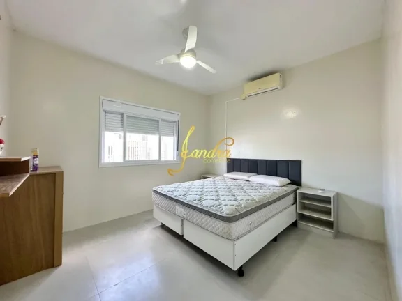 Imagem Casa com piscina , no centro com 03 dormitórios