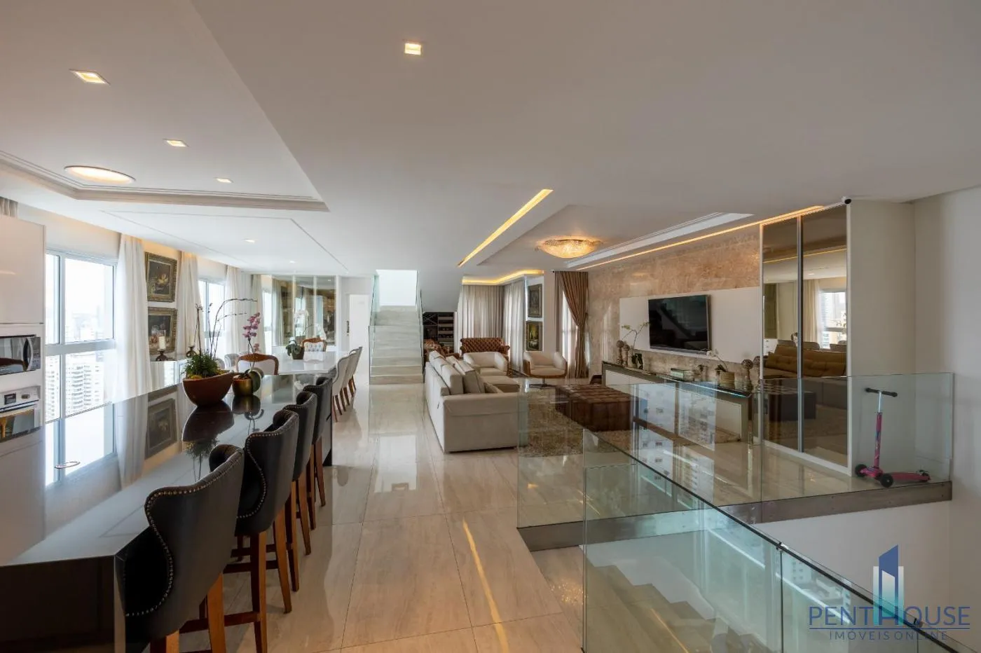 Imagem Cobertura Duplex para Venda em Balneário Camboriú, CENTRO, 4 dormitórios, 4 suítes, 4 banheiros, 6 vagas