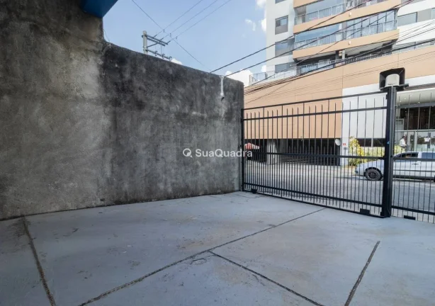 Imagem Galpão Comercial mais 4 Salas e Imóvel nos Fundos - Localização Estratégica