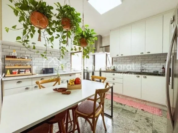 Imagem Este apartamento oferece 174 m² de área total e 148 m² de área construída, distribuídos de for...