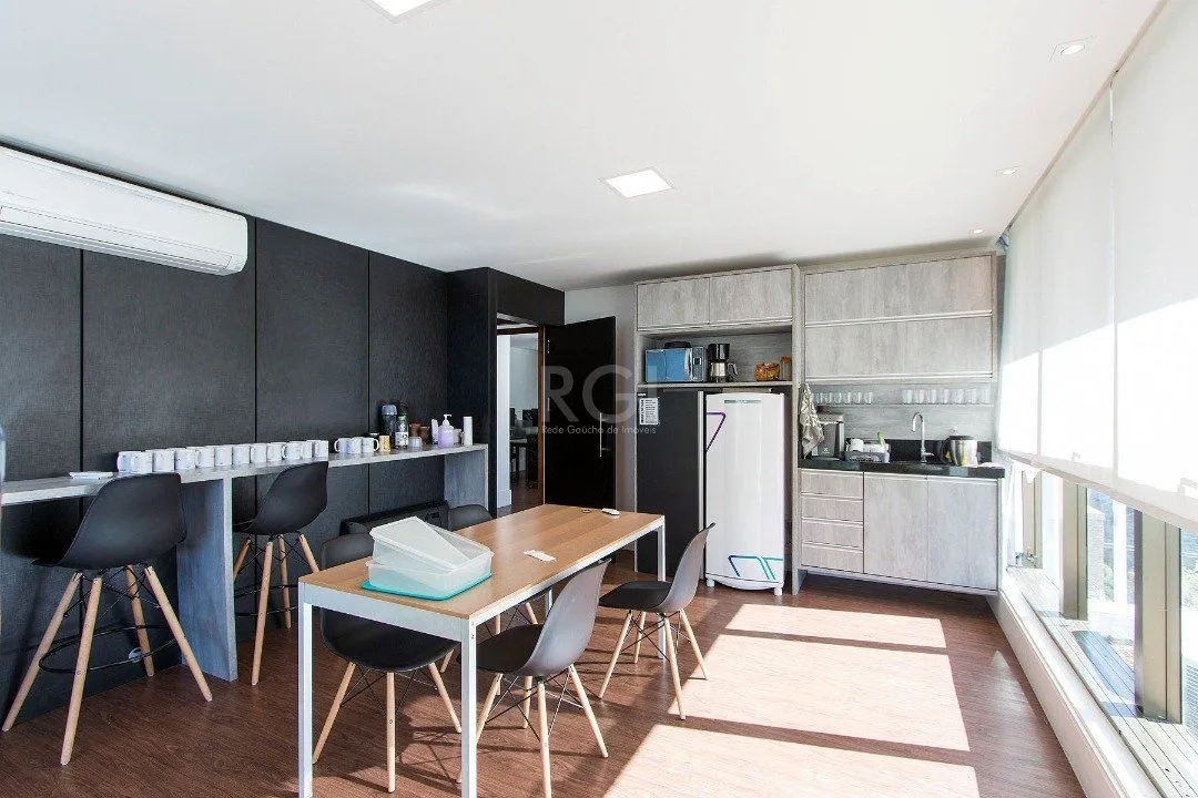 Imagem Cobertura Comercual para Venda - 225,39m², 3 vagas cobertas - Bela Vista