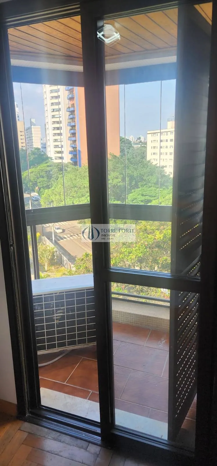 Imagem Lindo apartamento com 4 dormitórios, varanda e 3 vagas em Indianópolis