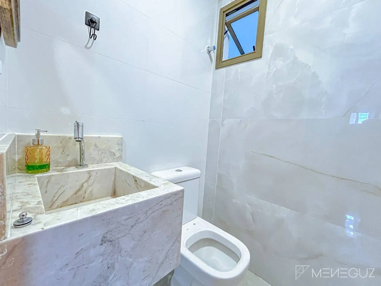 Imagem Apartamento premium de 70m² em prédio novo com lazer na cobertura. Localização privilegiada na Avenida Paris, Praia do Morro. Finamente mobiliado!!