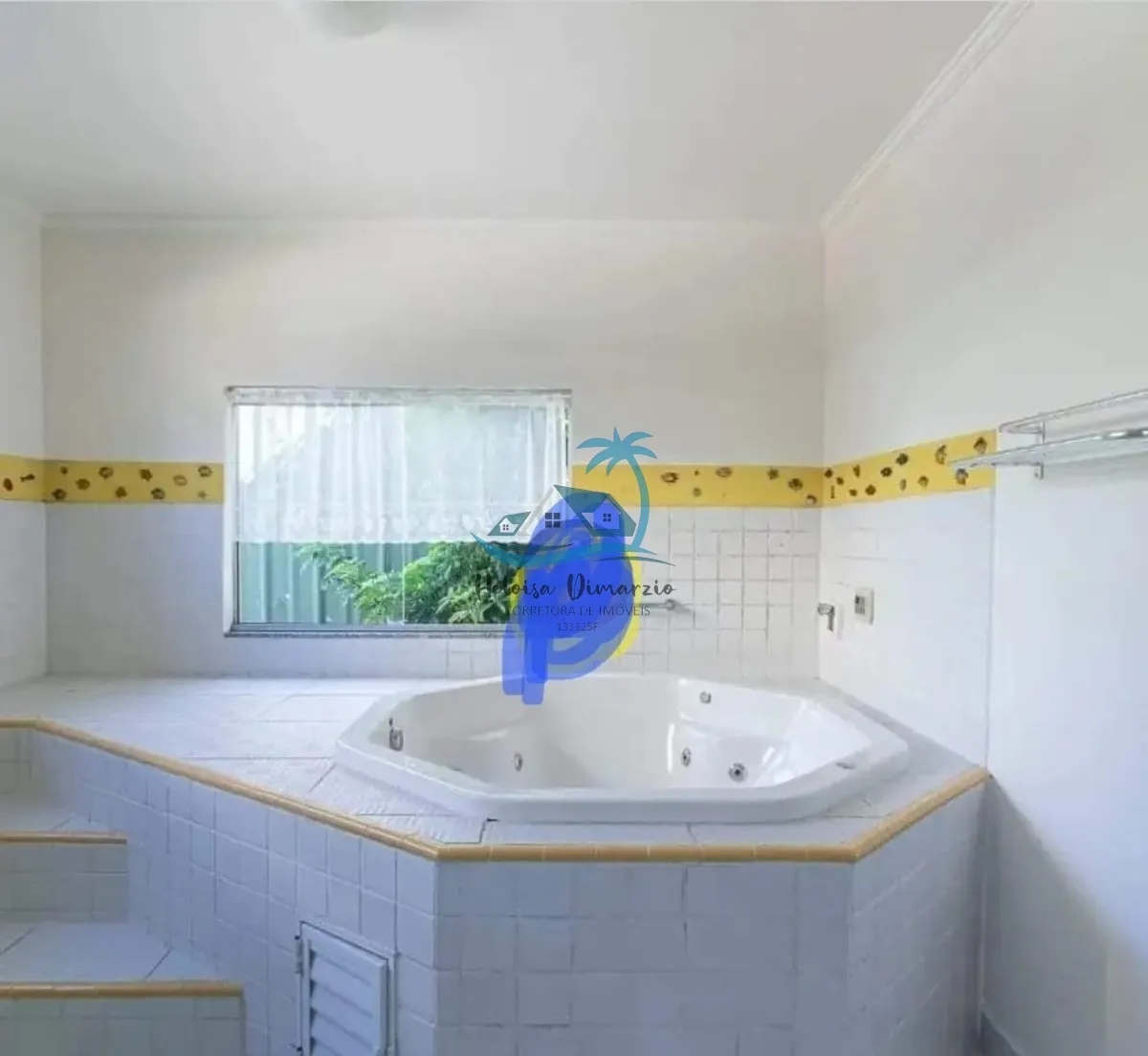 Imagem Linda casa com 4 suítes à venda em condomínio fechado no Horto em Ubatuba