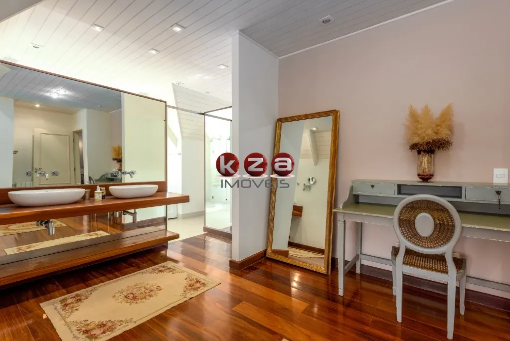 Imagem Luxuosa casa de 5 suítes em condomínio fechado - Campos do Jordão-SP - Condomínio Recanto do Sol - 900m² - 4 vagas