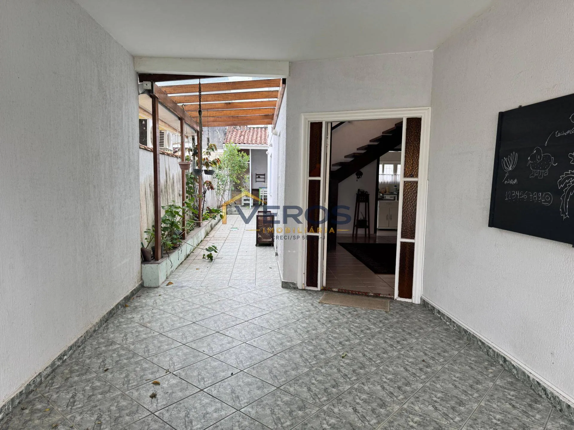 Imagem Casa à venda na Martim de Sá, a apenas 250 metros da praia