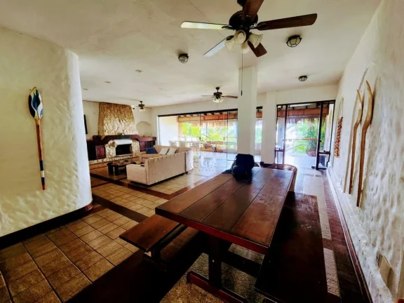 Imagem Casa pé na areia na enseada