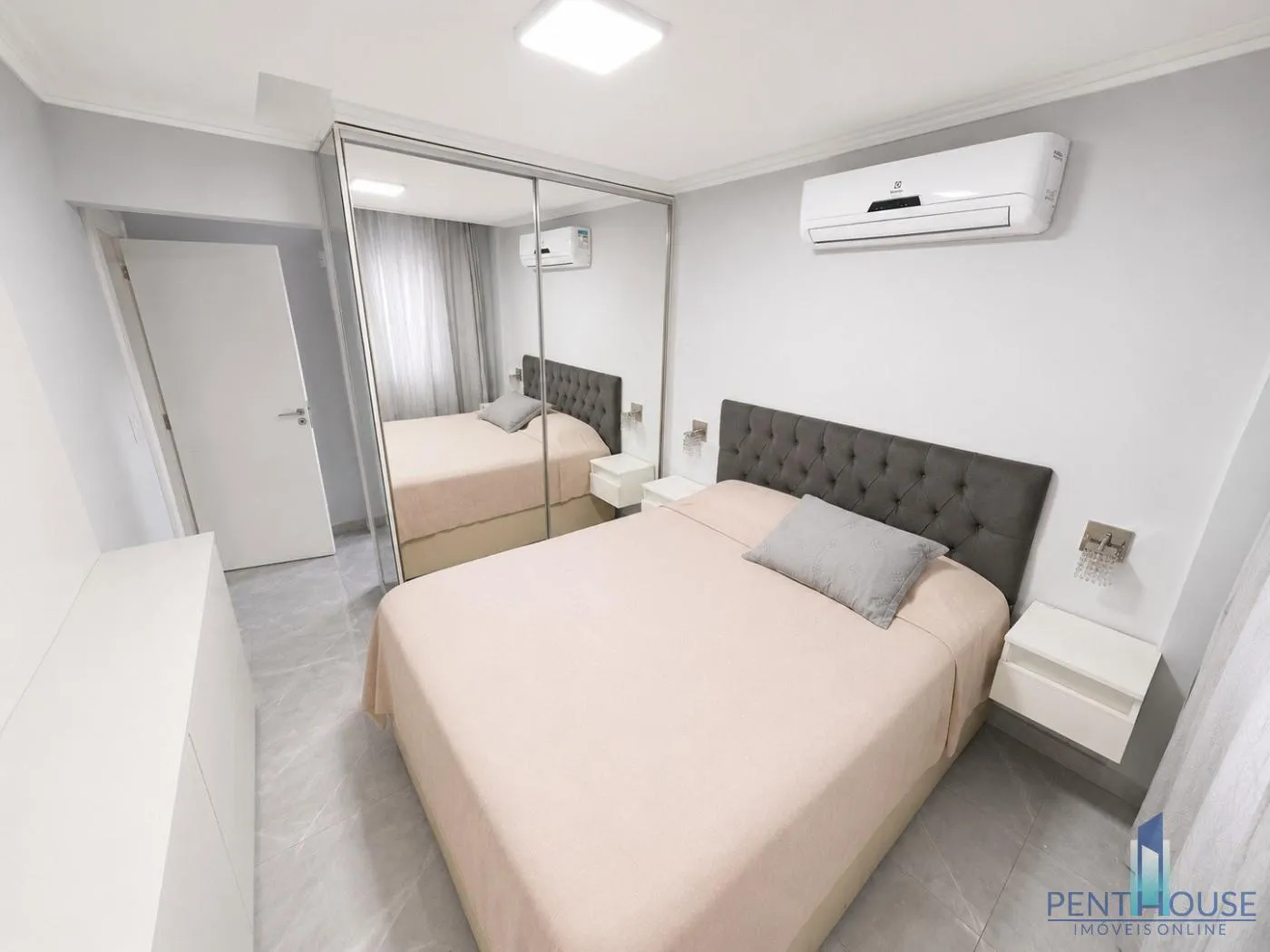 Imagem Apartamento Zona Central para Venda em Balneário Camboriú, CENTRO, 2 dormitórios, 1 suíte, 2 banheiros, 1 vaga