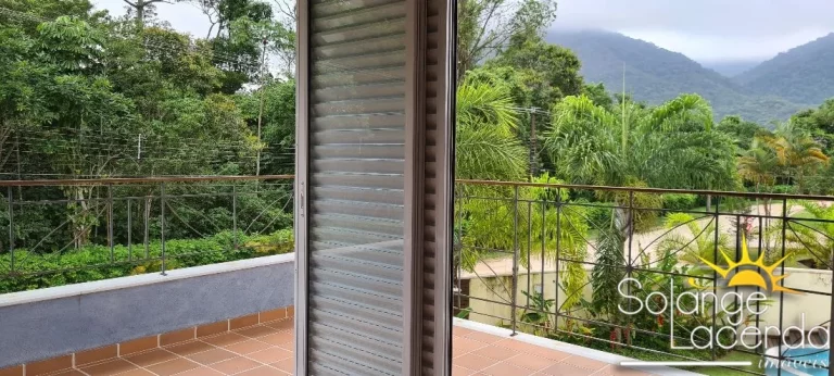 Imagem Bela Casa - 5 Suítes - 781 m² Terreno - Condomínio a Poucos Metros da Praia