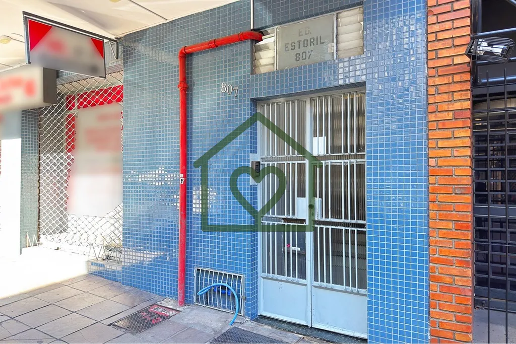 Imagem Localizado na divisa entre os bairros Independência e Centro Histórico, este apartamento de 77m² ...