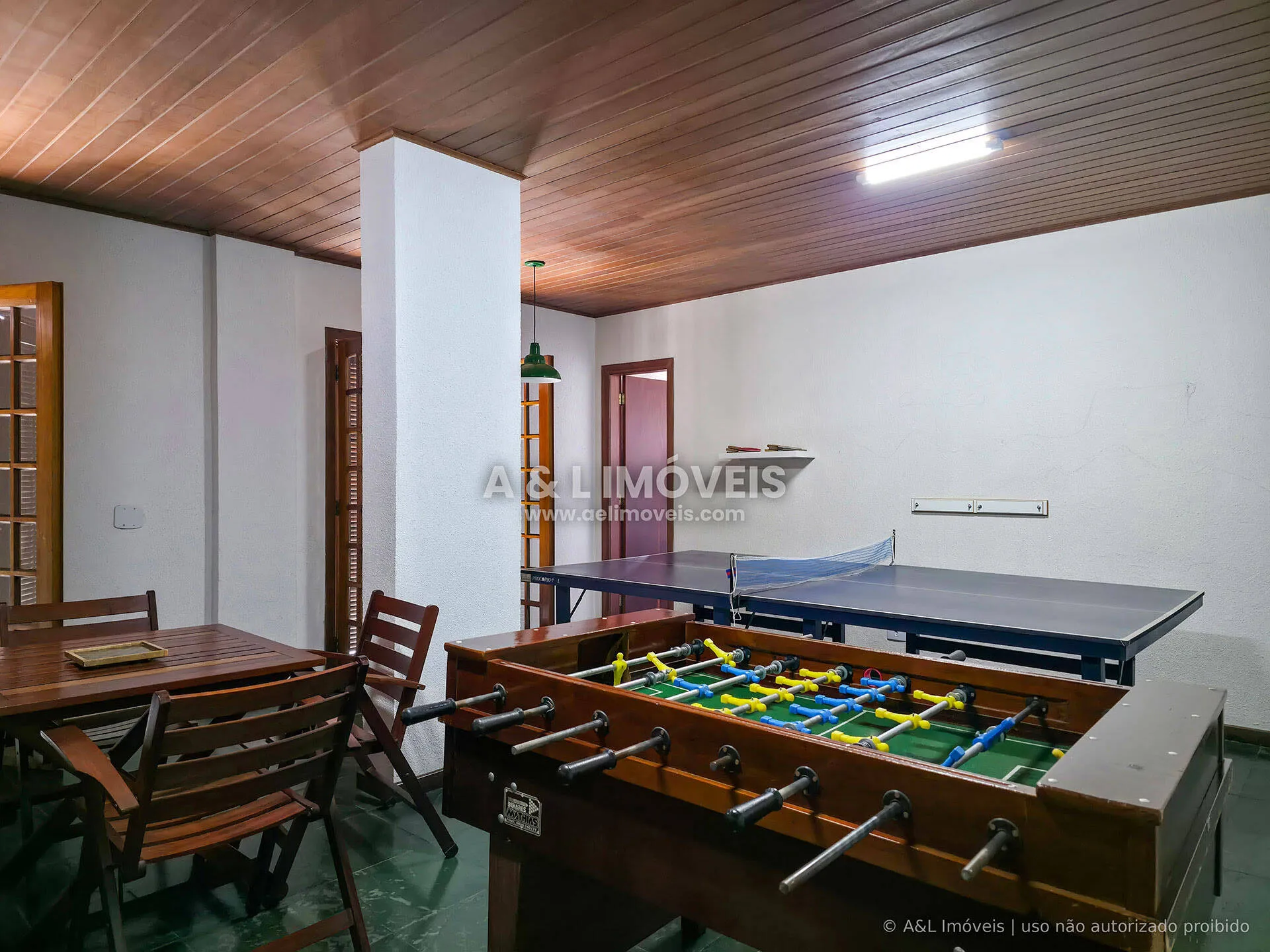 Imagem Duplex em Campos do Jordão | 75 m², 2 Suítes, Lareiras e Varandas com Vista