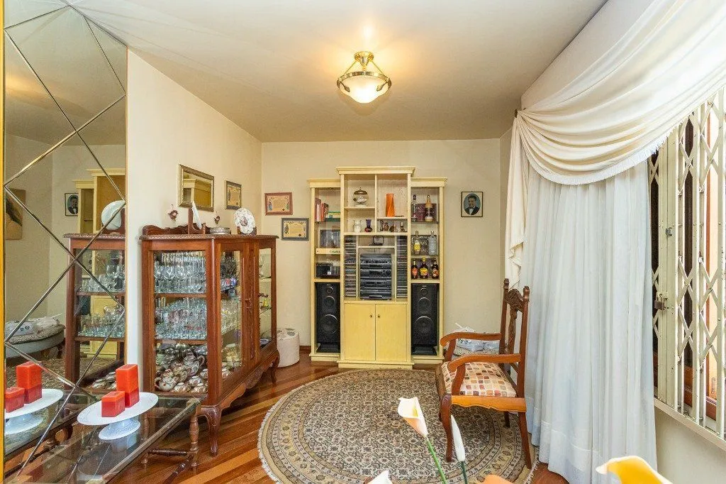 Imagem Casa sobrado no Partenon de 3 dormitórios e amplo pátio