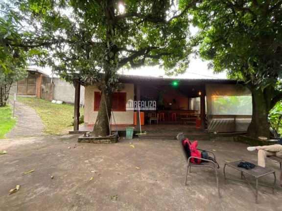 Imagem Casa com piscina e varanda no bairro Boa Vista, Uberaba