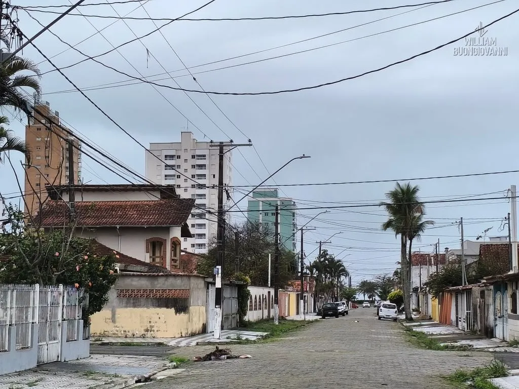 Imagem MARAVILHOSA CASA COM PISCINA 2 QUARTOS, 300 METROS DO MAR - Apenas R$ 780.000,00