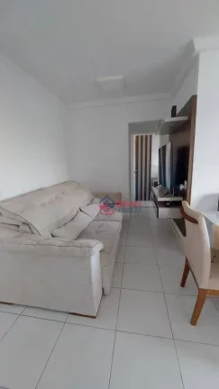 Apartamento semi-mobiliado