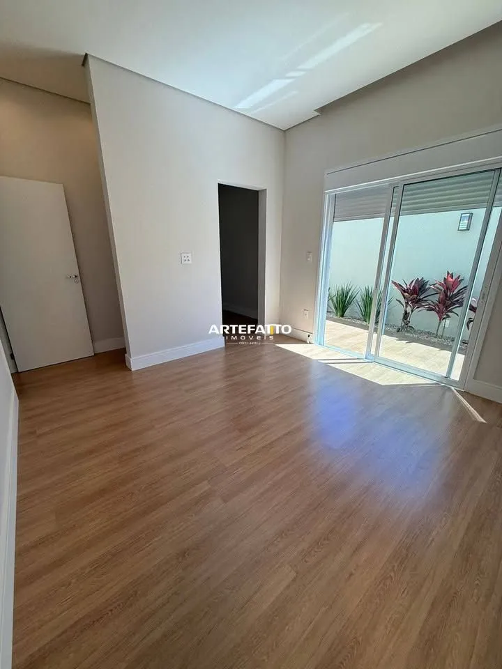 Imagem Casa no Condomínio Veredas com 3 suítes